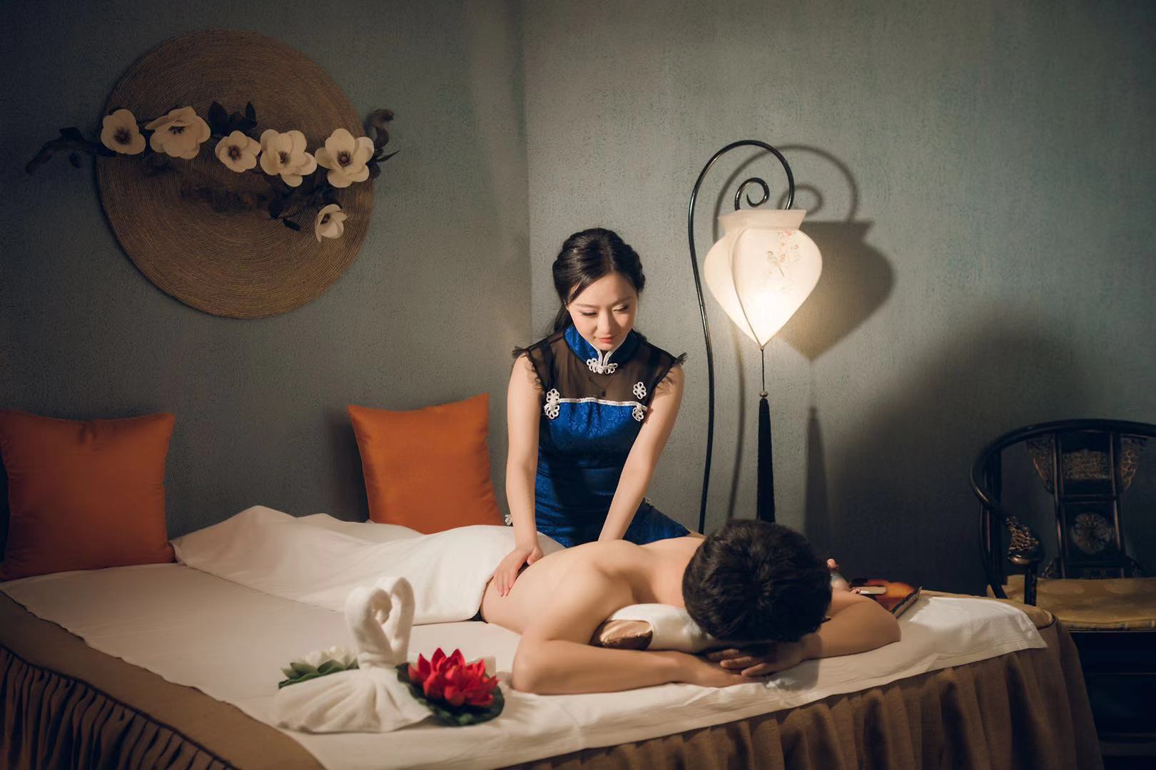 前天去了海曙区高端足道日式会所,这家的服务非常前卫