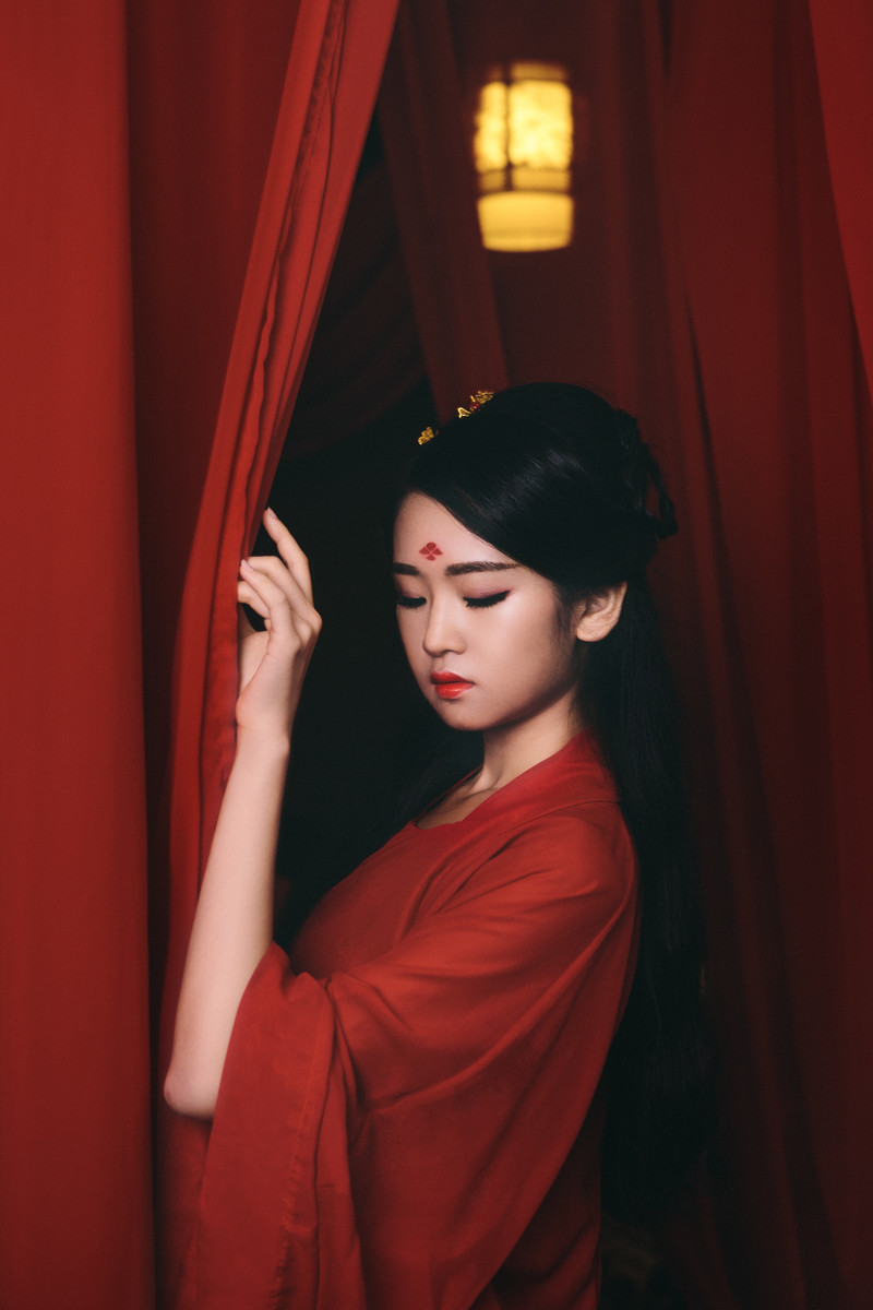 昨晚跟同事去了南京桑拿会所,按摩手法让人眼花缭乱